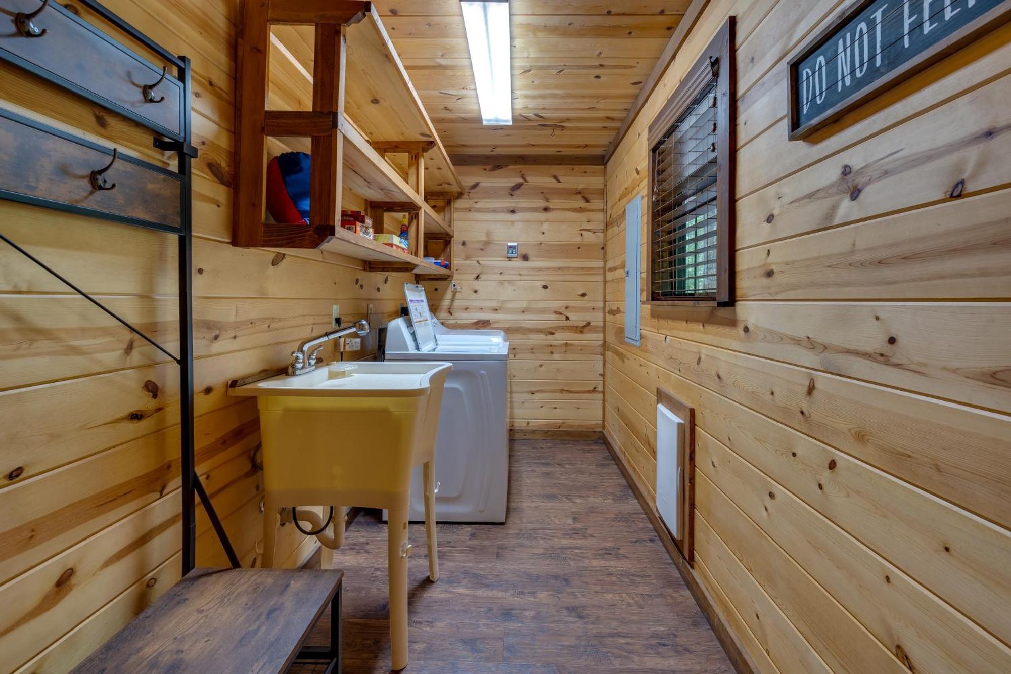 Cross Timbers Cabin On The Grove'S 25-Acres Broken Bow Exterior photo