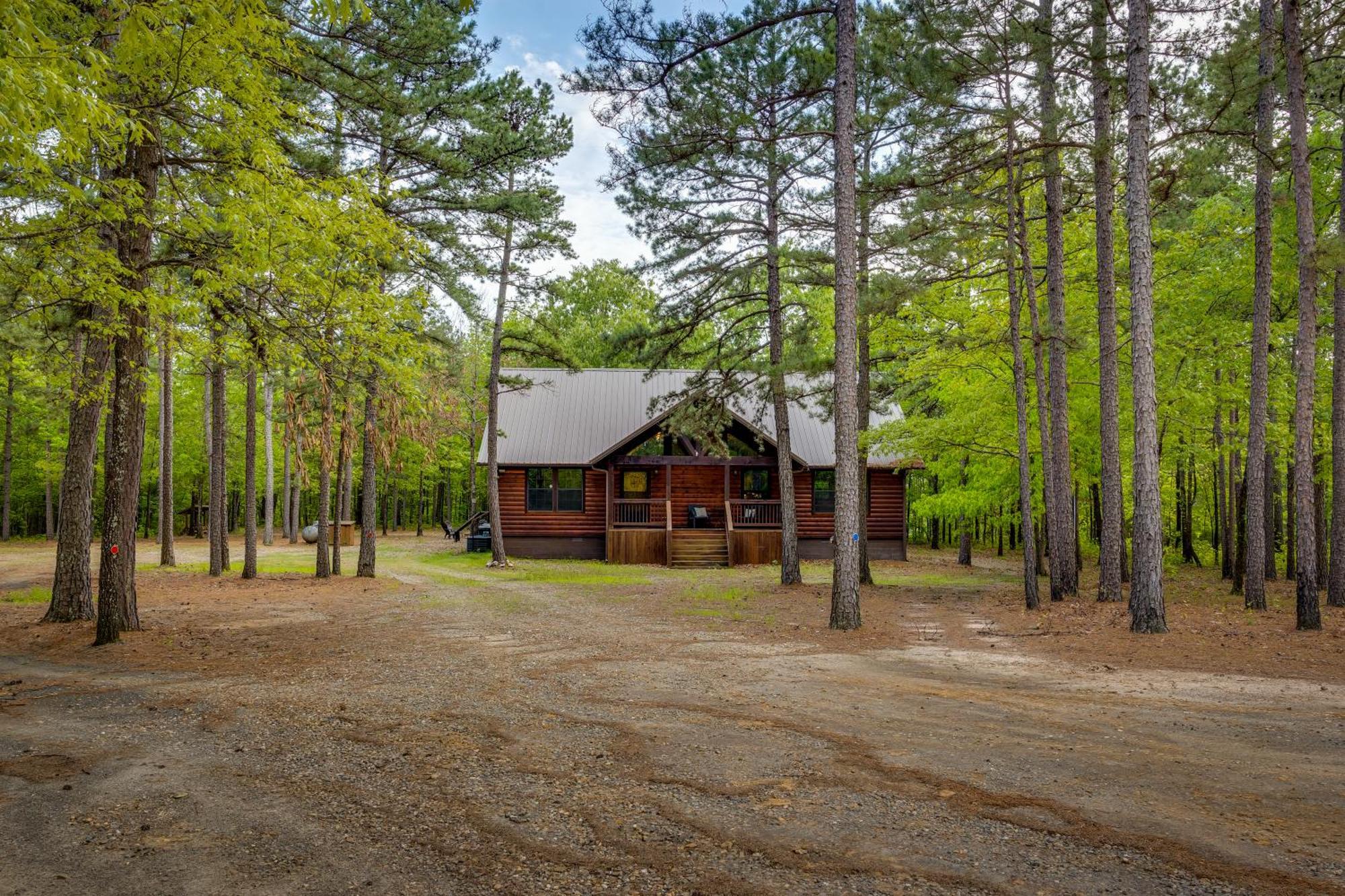 Cross Timbers Cabin On The Grove'S 25-Acres Broken Bow Exterior photo