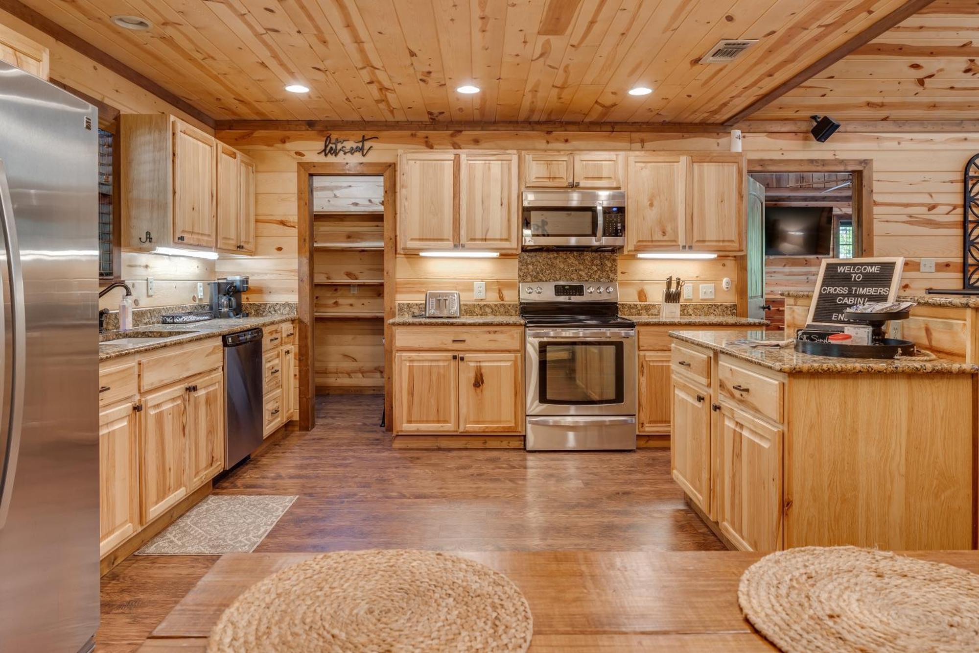 Cross Timbers Cabin On The Grove'S 25-Acres Broken Bow Exterior photo